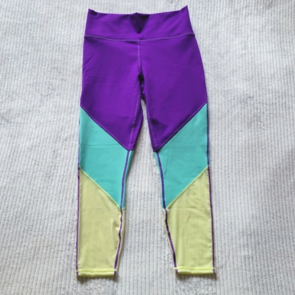 NWT Fabletics Zone High-Waisted 7/8 Leggings Size Medium/6